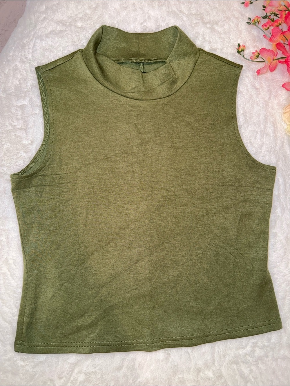 3 x 20$ Casly Lamiit Sleeveless Mock Neck Top in Olive Green Size M